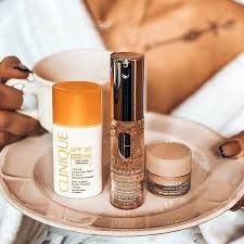 دور چشم 96 ساعته هیدروفیلر کلینیک MOISTURE SURGE EYE 96-H – آبرسان ۹۶ ساعته و ضد خستگی