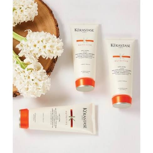 نرمکننده سبک و مغذی Kérastase Nutritive Lait Vital، حجم 75 میل - حاوی پروتئینهای گیاهی و نیاسینامید؛ مناسب موهای خشک با ضخامت نازک تا متوسط برای افزایش نرمی، درخشندگی و شانهپذیری بدون ایجاد حس سنگینی.